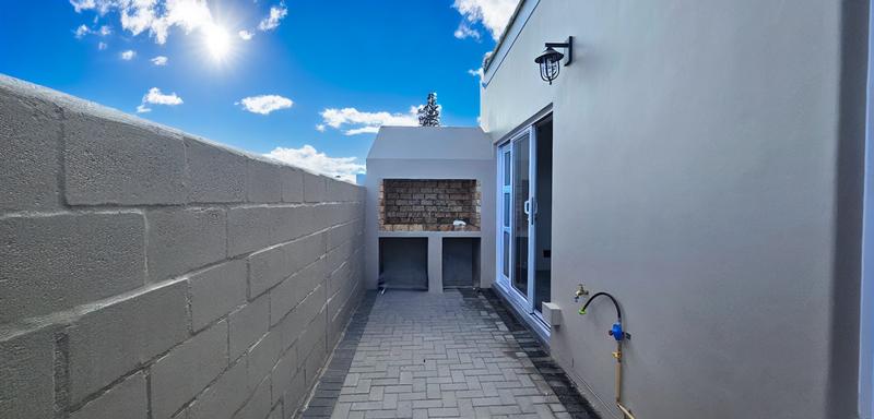 2 Bedroom Property for Sale in Villa Diamante Western Cape